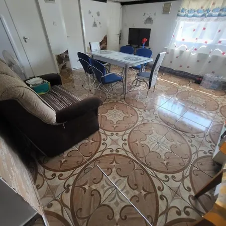 Szandika Vendeghaz Guest house Tiszaujvaros